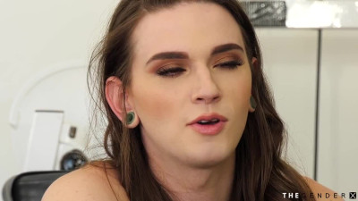 Athletic trans babe cumshowered at the gym by TS after working out