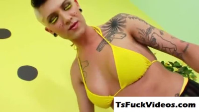 Danni Daniels fucks her