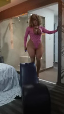 KarlitaTVMex in sexy miniskirt