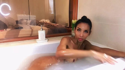 Shasha taes a bubble bath