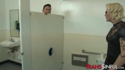Cute shemale Isabella Sorrenti sucks big cock at gloryhole