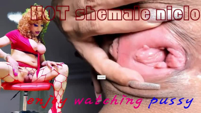 hot shemale niclo enjoy watching pussy