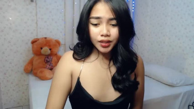 Amazing natural beauty heartbreaker Shantal plays on cam