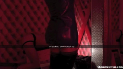 Blonde Shemale In Latex Dominating