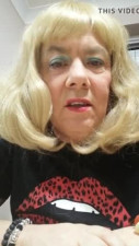 Davina tries to convert straight guys to try a Tgirl