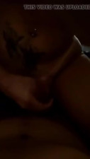 Transex gozando junto com o amigo na punheta