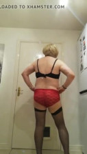 Davina walsk away and vack to the camera as requested