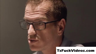 T babe Aspen Brooks sucks fucks detective