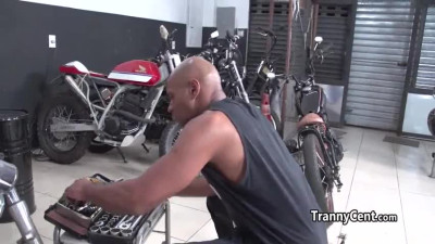 Auto mechanic fucks slutty shemale
