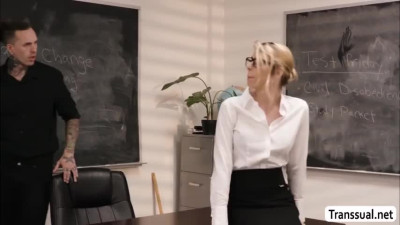 Transbabe Casey Kisses gets fuck on her favorite office table