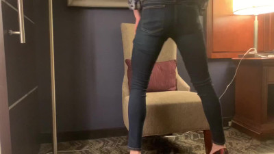 Miz Dayzee shakes that ass!