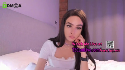 Hot Shemale Babe Playing with her Cock on Webcam Live