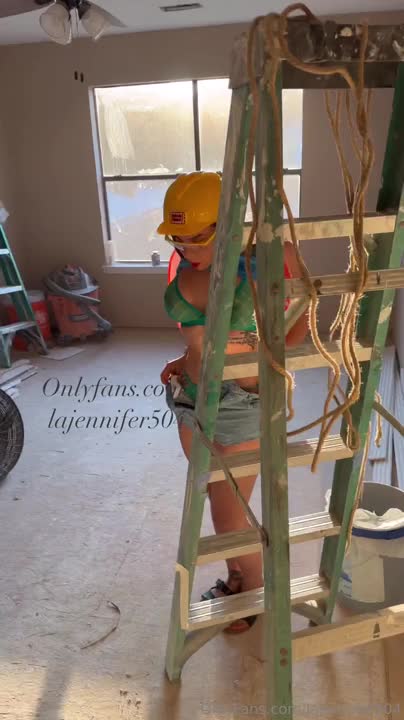 Watch CONSTRUCTION EMPLOYEE FUCKED AT LUNCH TIME Shemale Porn Videos | TranSexBig.