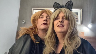 Stefff and Pamela get ready to play
