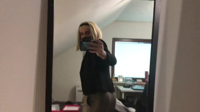 Teen tranny cums while moaning