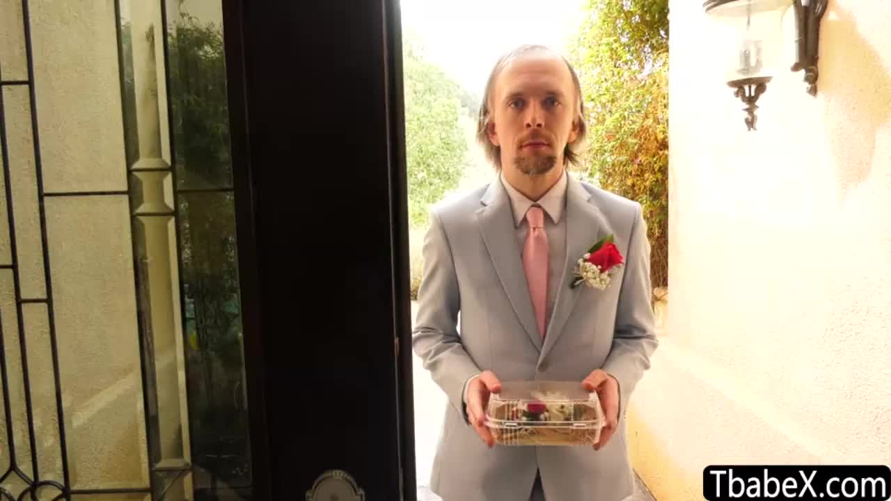 Watch Brunette tgirl Beth Bell dips a bigcok up her mouth Shemale Porn Videos | TranSexBig.