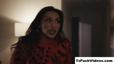 Busty Ts Jessy Dubai Fucks The Ass Of Her