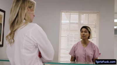 Blonde tbabe Nikki Vicious gets analed in the hospital bed