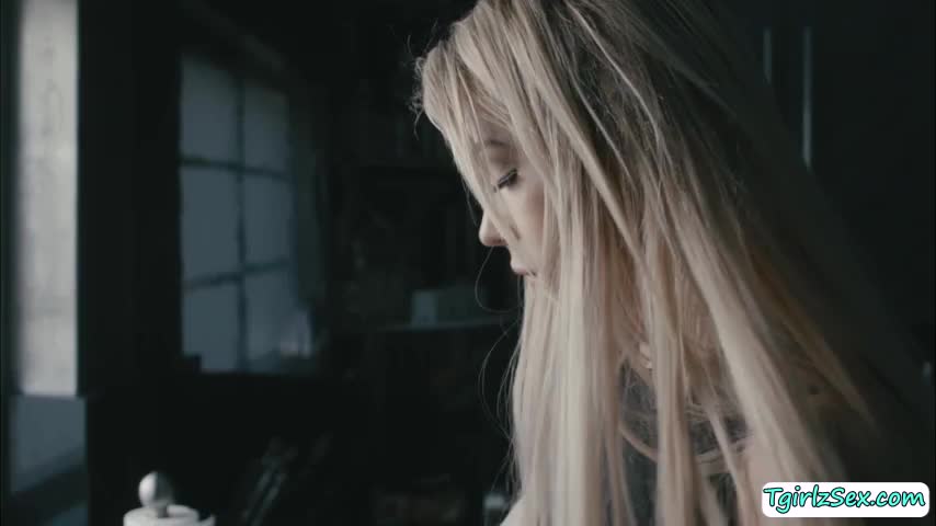 Watch Shemale Aubrey Kate seduces her new black neighbor to fuck her Shemale Porn Videos | TranSexBig.