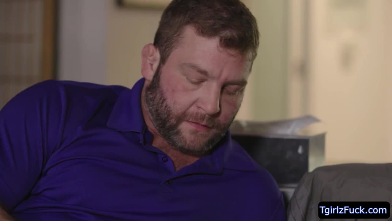 Watch Petite tbabe Khloe kay stretches ts asshole for stepdads cock Shemale Porn Videos | TranSexBig.