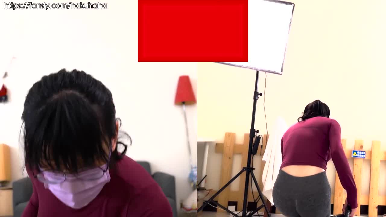 Watch Wearing yoga pants aerobics stuffing toy into ass, having an orgasm while exercising! Shemale Porn Videos | TranSexBig.