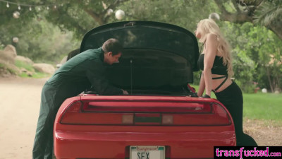 Teen makes out with shemale and gets fucked outdoors
