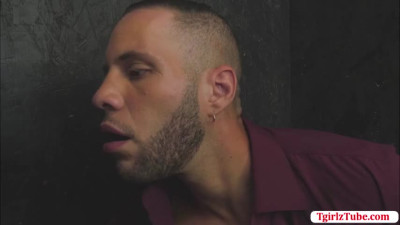 Transbabe Natalie Mars fucks some random guy on a pornshop