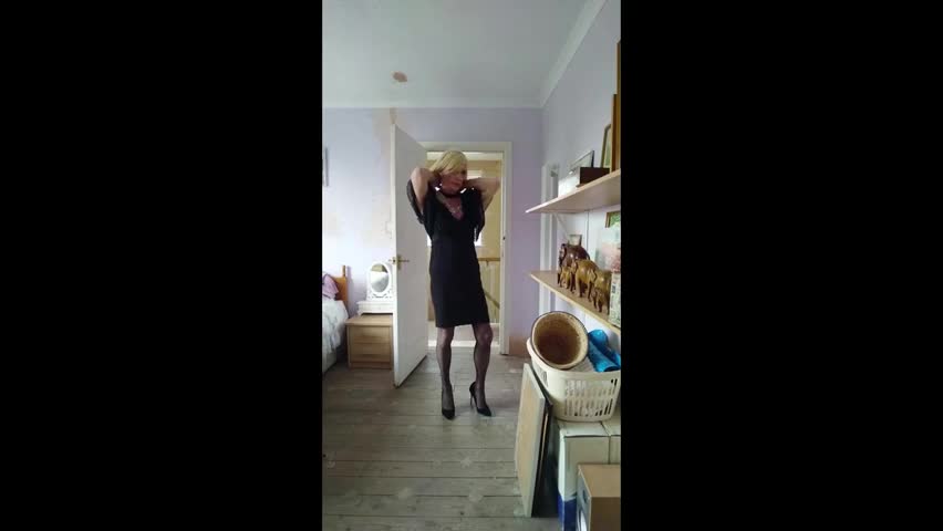 Watch test vid-how I welcome my friends Shemale Porn Videos | TranSexBig.