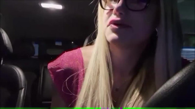 Fit man and shemale having sex in the car