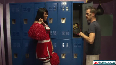 Tranny cheerleader Diamond Dixon analed