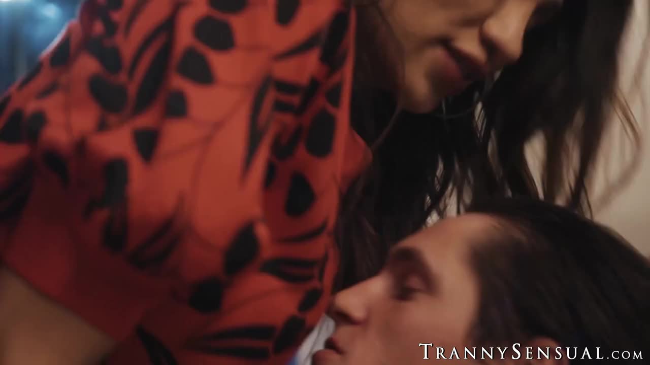 Watch Inked TS Jessy Dubai anally bangs muscle hunk after rimming Shemale Porn Videos | TranSexBig.