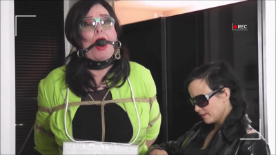 Mistress takes her fee from sissy