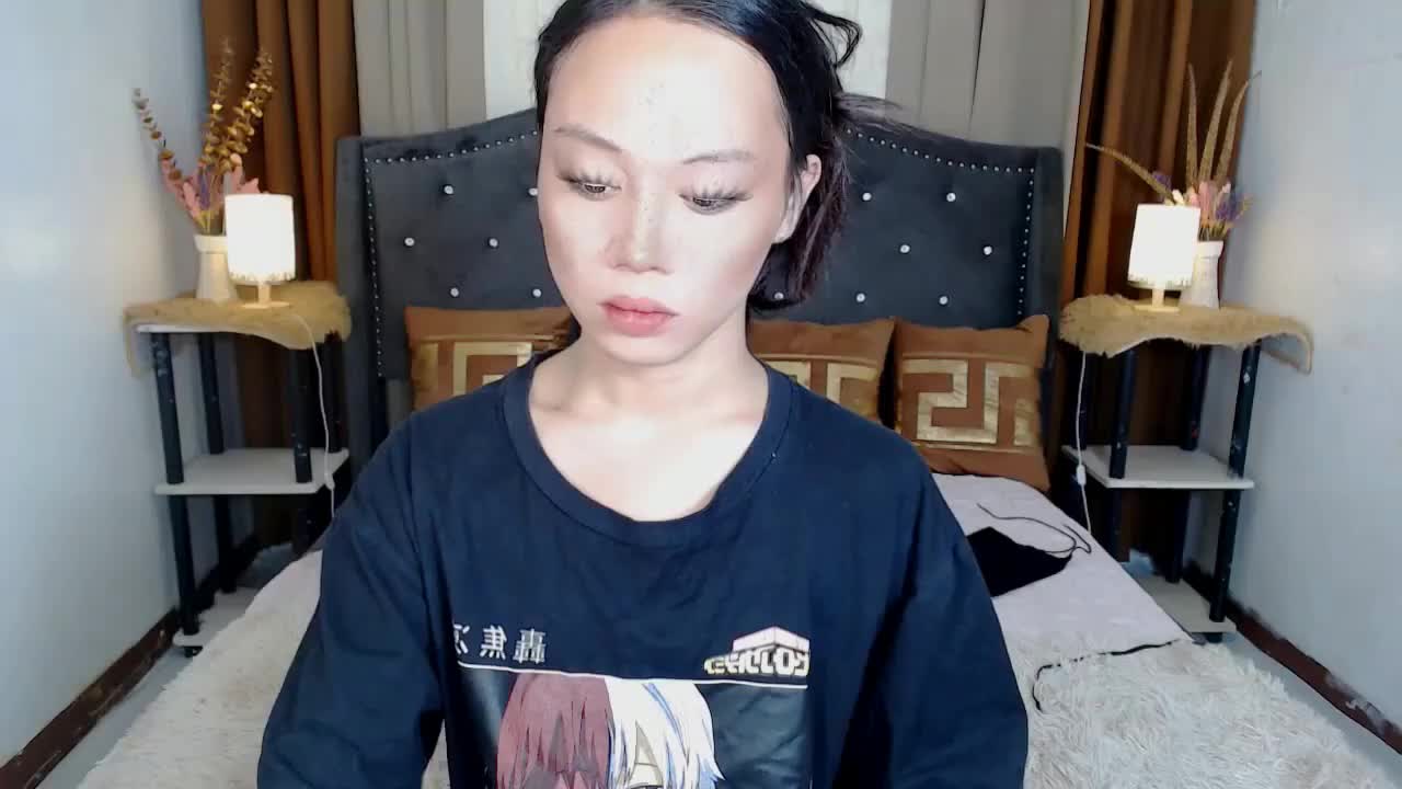 Watch Horny teen ladyboy wants to make friends Shemale Porn Videos | TranSexBig.