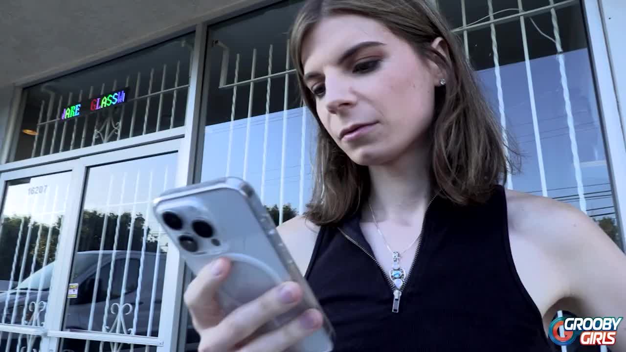 Watch GROOBYGIRLS: Uber Sex Between Sydney and Steve Shemale Porn Videos | TranSexBig.