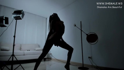 Isabella shemale cum show
