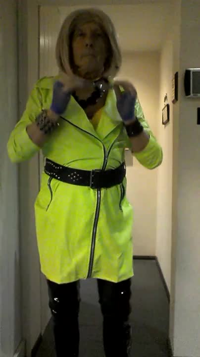 Watch Honey Bee Shemale Porn Videos | TranSexBig.