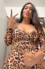 Gorgeous exotic t-girl cumshot