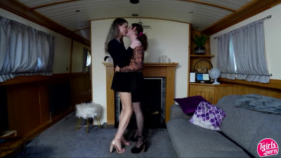TGIRLS.PORN: British Bangers!