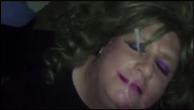 White cubby sissy begs to get blasted in the face
