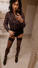 Aliiisha in front of the mirror