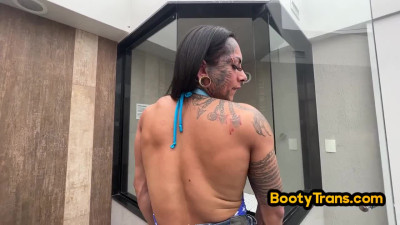 Bigbooty tattooed perverted tranny fucked by male partner