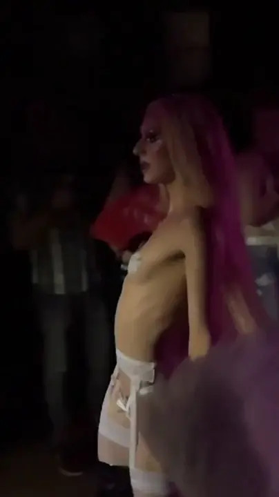Watch Gorgeous Drag Queen Showing Off Shemale Porn Videos | TranSexBig.