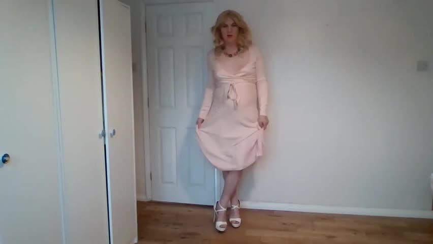 Watch Jerking off in a long pink dress and white g-string Shemale Porn Videos | TranSexBig.