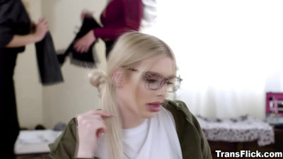Ivory Mayhem threesome with Kenna James and Khloe Kay