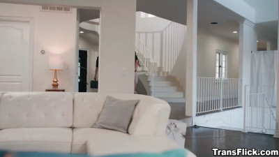 Sexy trans contractor Andylynn Payne fucks her client and homeowner Cami Strella