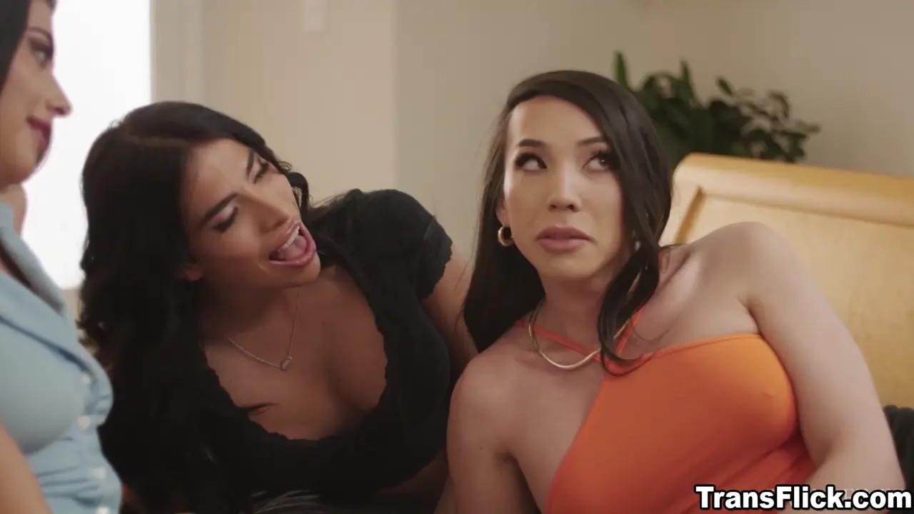Watch Threesome with Gal Ritchie and her trans friends Kasey Kei and Avery Lust Shemale Porn Videos | TranSexBig.
