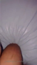 Travesti dando leite na boca do putinho
