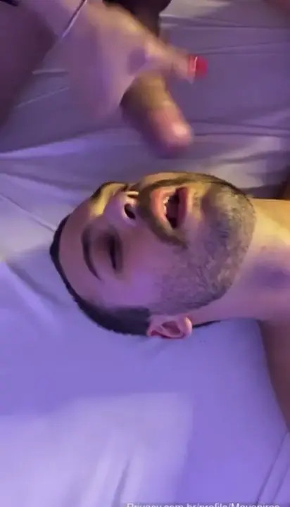 Watch Leite de travesti na boca Shemale Porn Videos | TranSexBig.