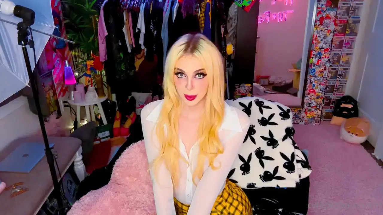 Watch Showing the Boss how Bad I want the Job! Shemale Porn Videos | TranSexBig.