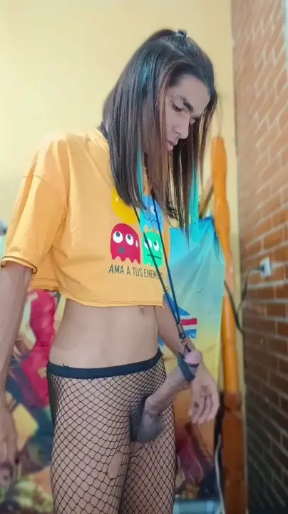 Watch TRAVECA Pauzuda com a pica amarrada tirando leite e gozando enquanto chupa PICA Shemale Porn Videos | TranSexBig.